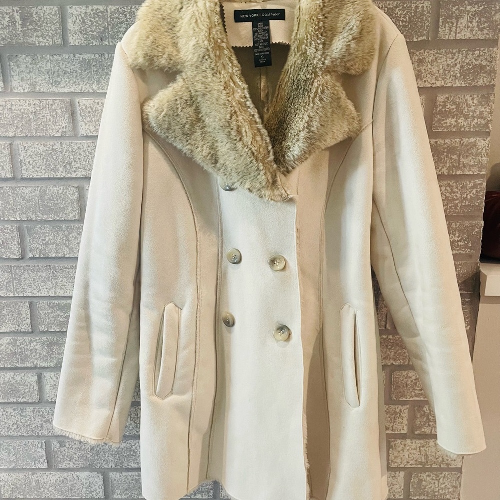 New York & Company cream/white faux fur and suede coat